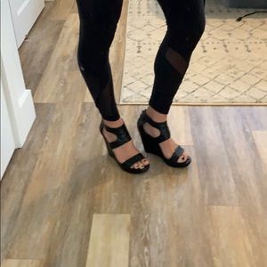 Black wedges